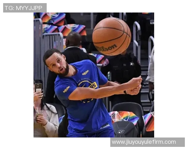 库里首节低调发挥仅得3分助队友展现实力全队配合默契 库里首节低调发挥仅得3分助队友展现实力全队配合默契