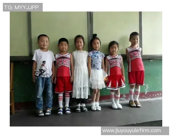 李梦分享中秋团圆美照祝福大家共度佳节快乐时光