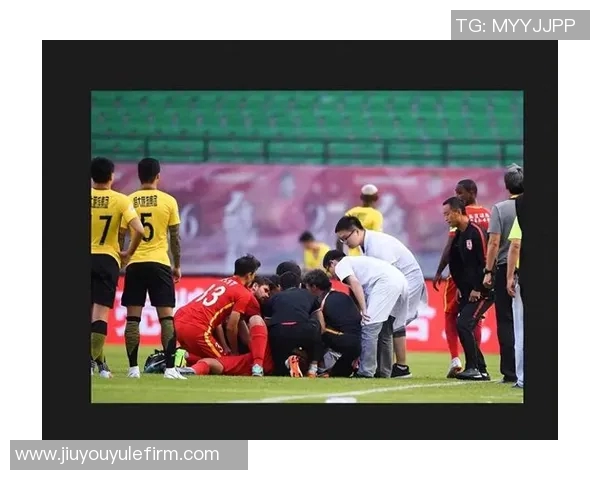 铲射自家大门乌龙失误三镇扳回一球十人新鹏城仍落后