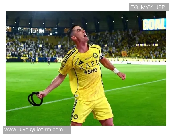 C罗头球助攻未果菲利克斯射门高出后C罗无奈敲脑门