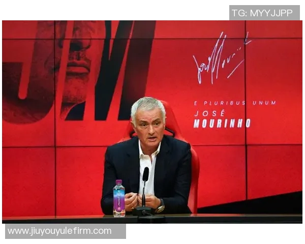 穆里尼奥执教生涯中的意外转折本菲卡前锋本欲加盟却转投费内巴切