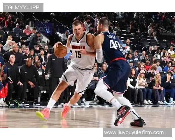 约基奇高效表现助球队逆转10中7斩获21分9板10助展现全能实力