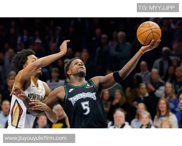 爱德华兹高效得分难救主球队失利全场19投11中砍下31分表现依旧亮眼