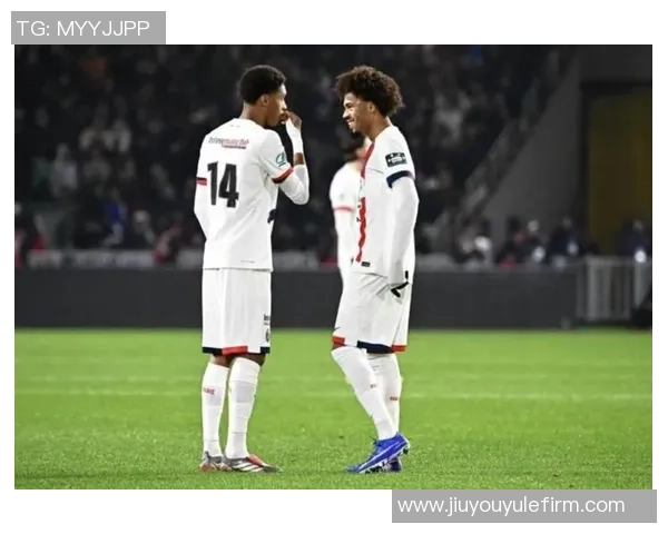 巴黎人报报道泰克斯特被解职引发里昂俱乐部控制权争夺战再度升级