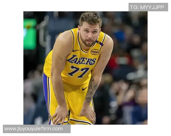 詹姆斯东契奇再显神威25分5篮板10助攻追平湖人传奇韦斯特与贝勒辉煌成就